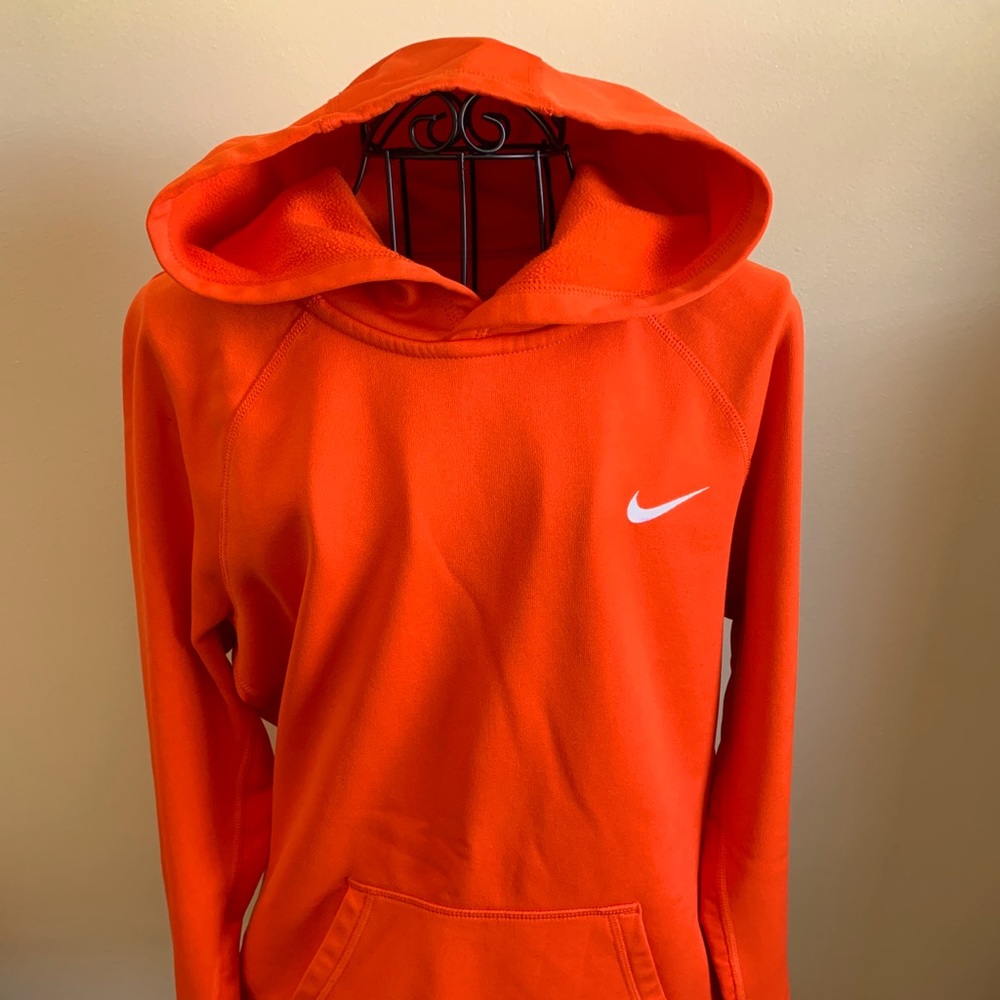 NIKE Women’s Therma-Fit Hoodie Sweatshirt